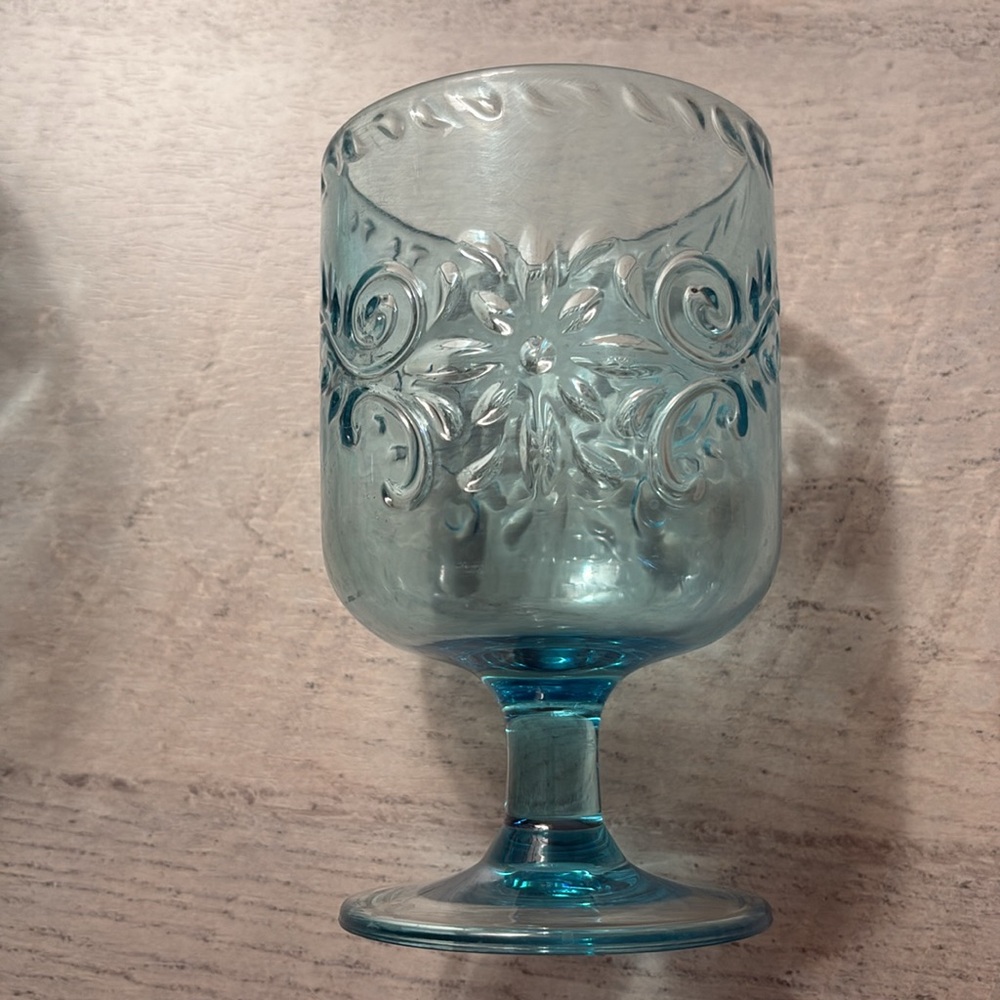 Stackable stemmed Plastic glases - Picture 2 of 4